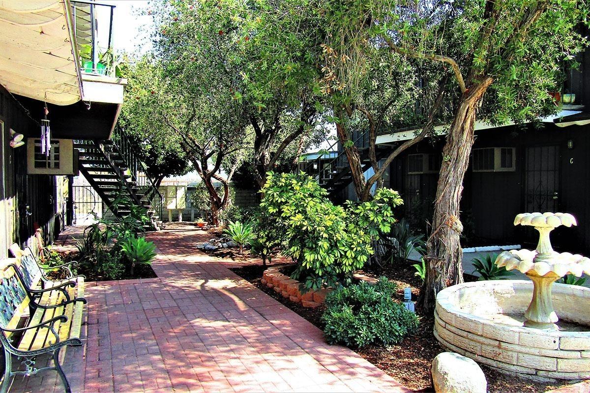 Town and Country Garden Apartments - Photo 4 of 31