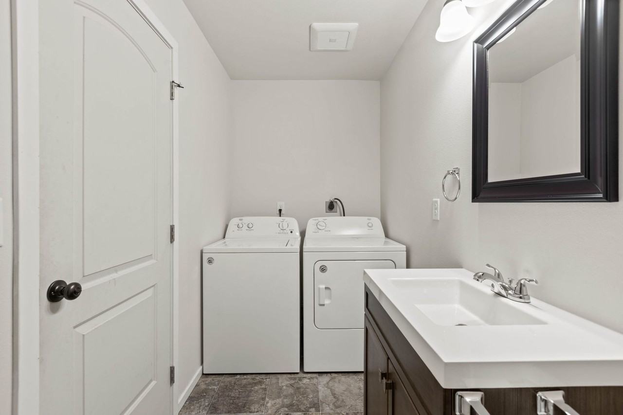 Lyons Townhomes - Photo 4 of 28