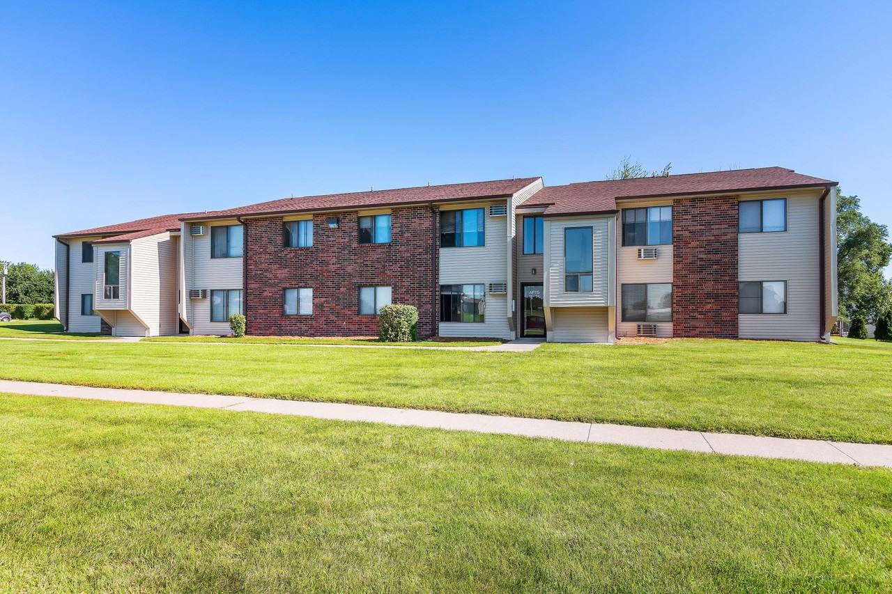 Park Place Apartments - Photo 2 of 4