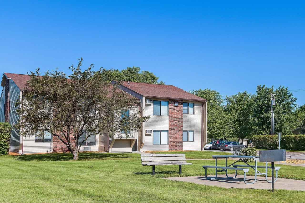 Park Place Apartments - Photo 3 of 4