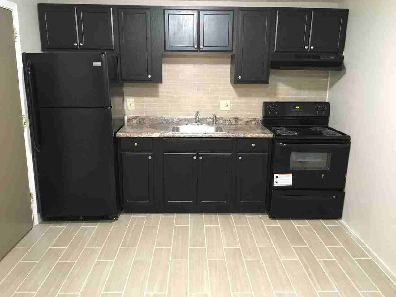 Water's Edge Apartments - Photo 3 of 12