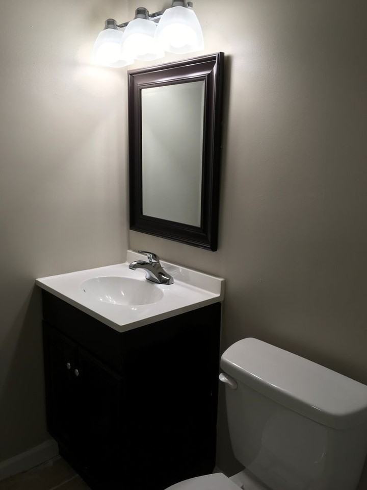 Water's Edge Apartments - Photo 5 of 12