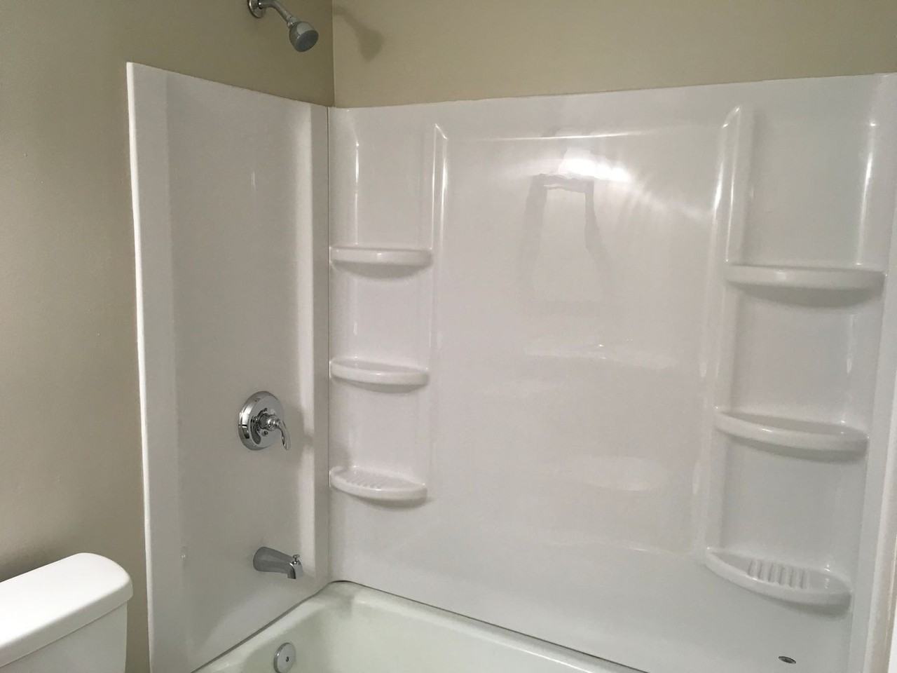 Water's Edge Apartments - Photo 5 of 12