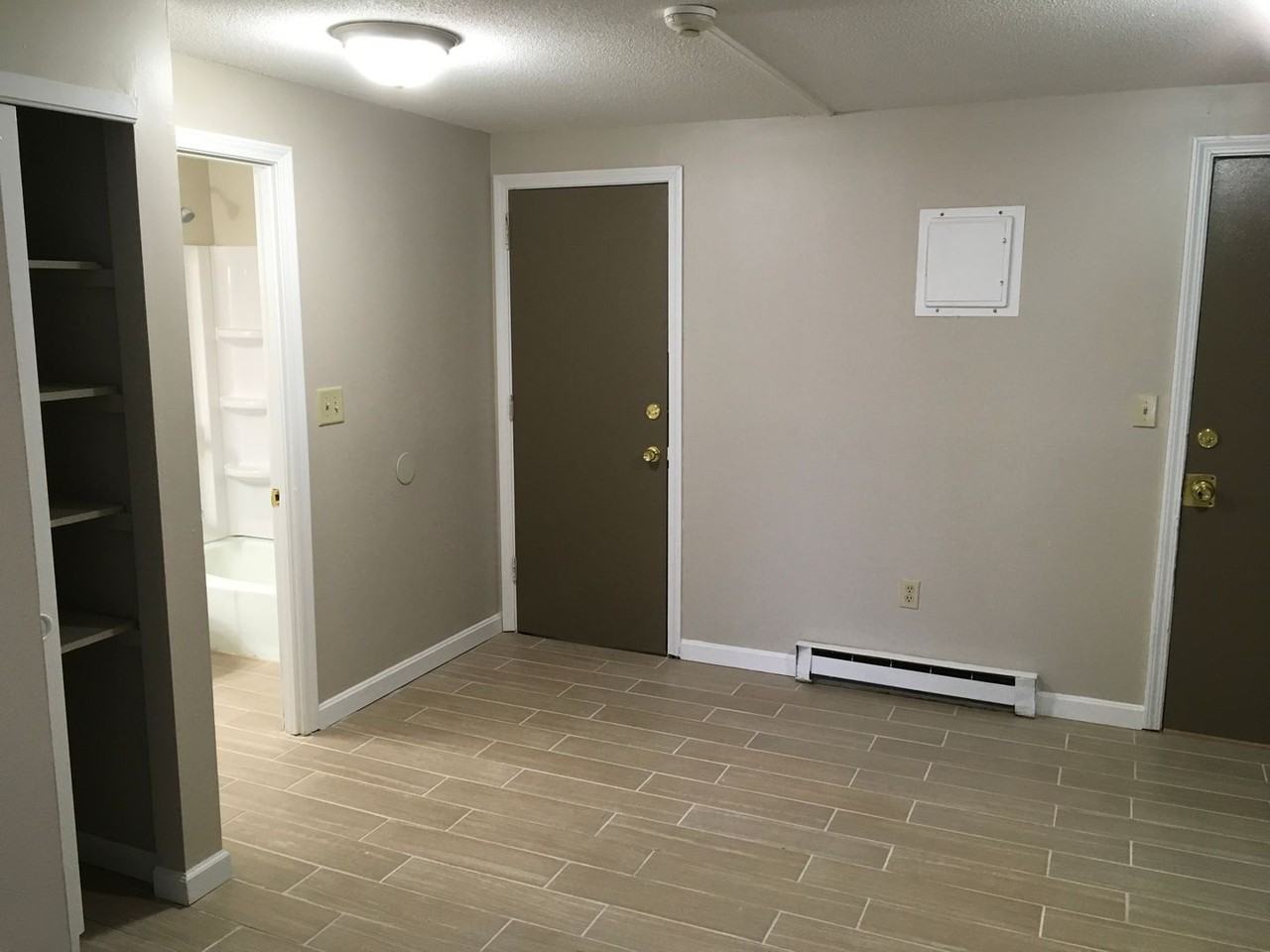 Water's Edge Apartments - Photo 4 of 12