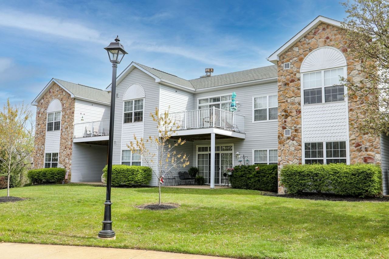 WESTON CLUB - Photo 6 of 50