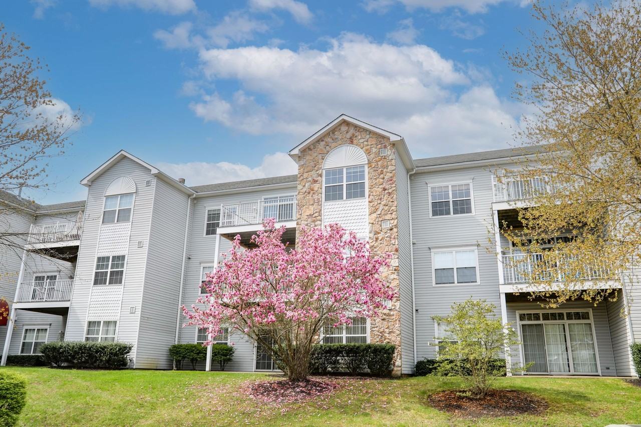 WESTON CLUB - Photo 7 of 50