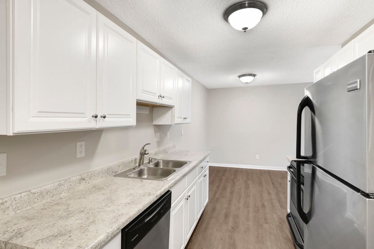 Hearthwood Apartments - Photo 6 of 26