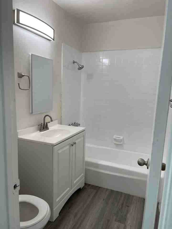 2520 17th St - Photo 5 of 9