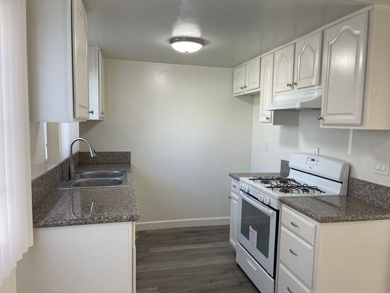2520 17th St - Photo 6 of 9