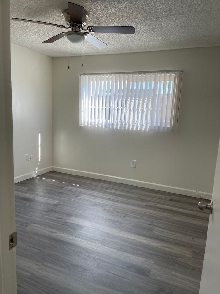 2520 17th St - Photo 3 of 9