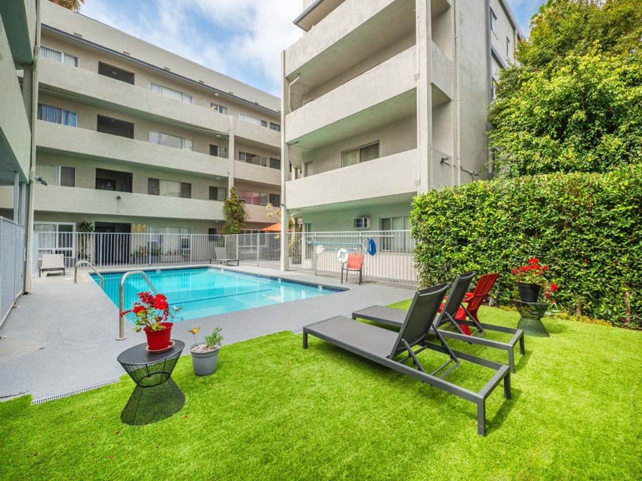 1815 N. Harvard Blvd - Photo 4 of 50