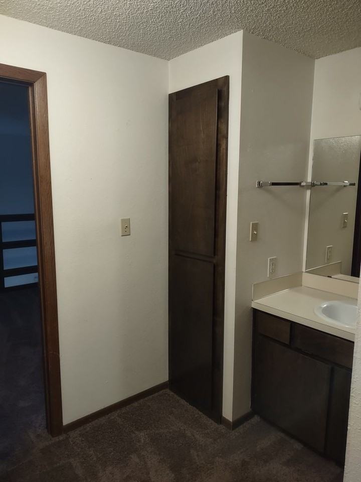 Mountain Villa Apartments - Photo 3 of 8