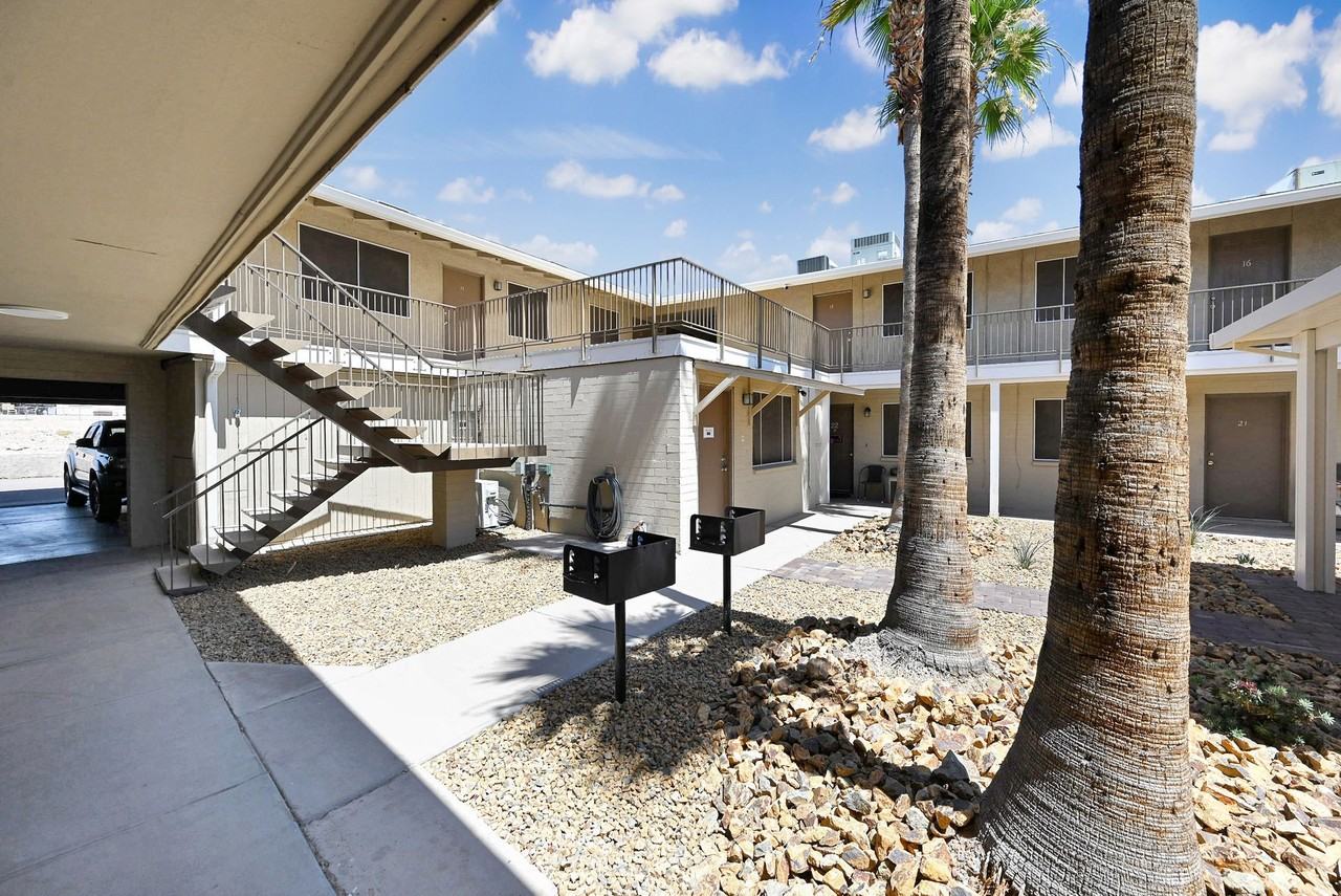 Commander Apartments - Photo 4 of 5