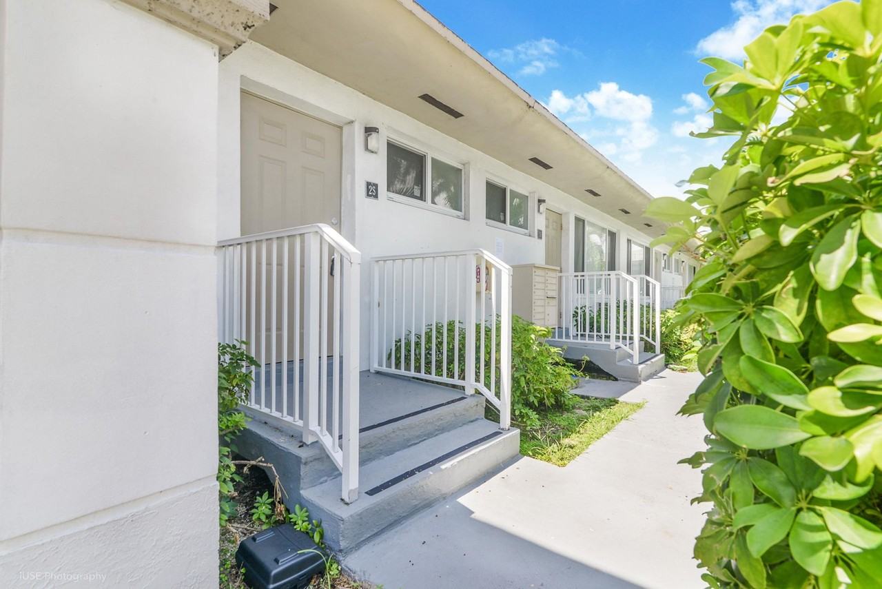 9850 E Bay Harbor Dr