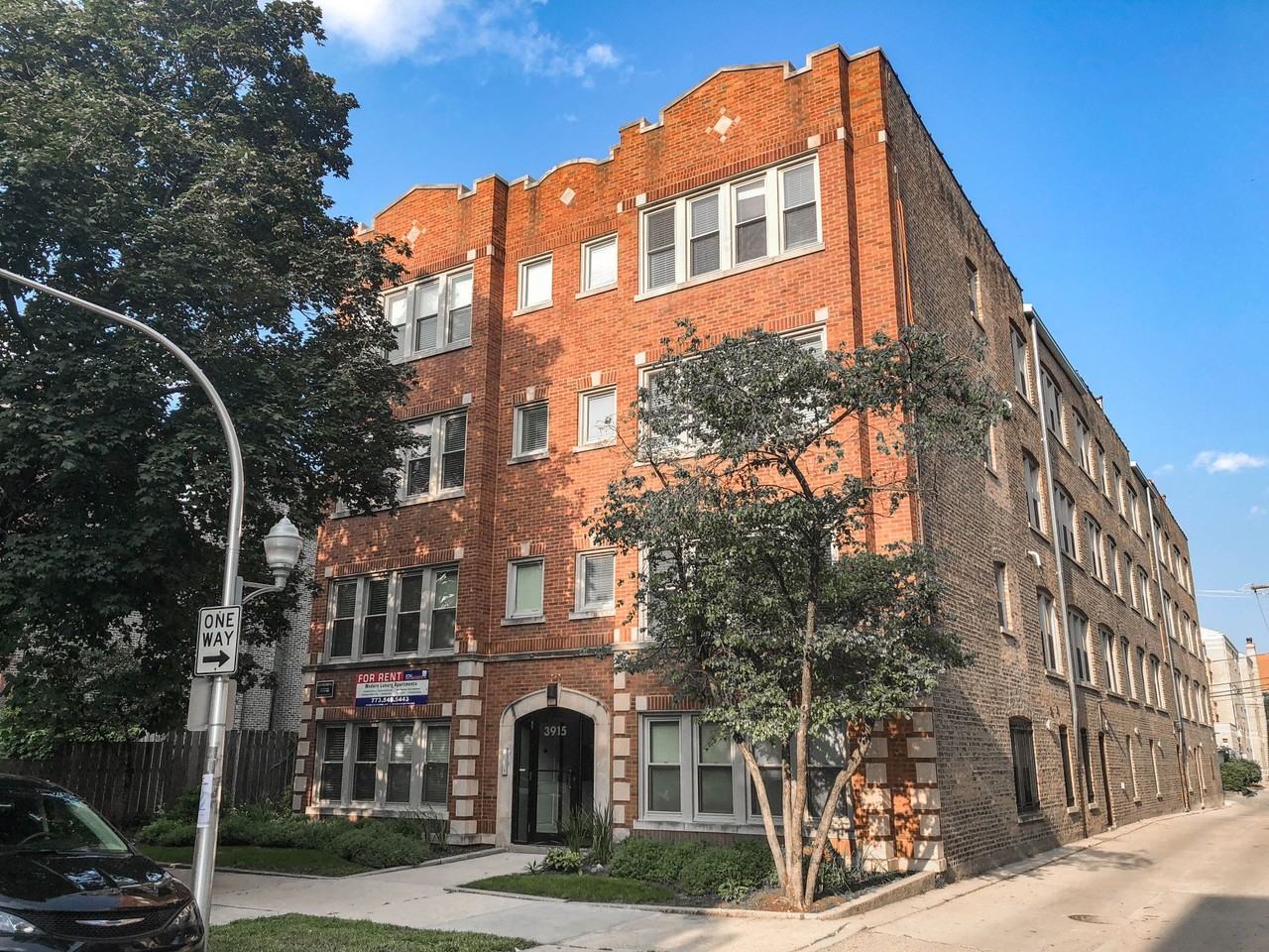 3915-21 N. Janssen - Photo 3 of 9