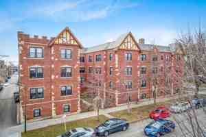 featured image of 4651 N Wolcott Ave