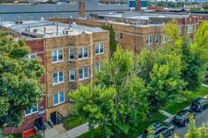 featured image of 4817 N Wolcott Ave