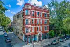 featured image of 2047 N Hoyne Ave