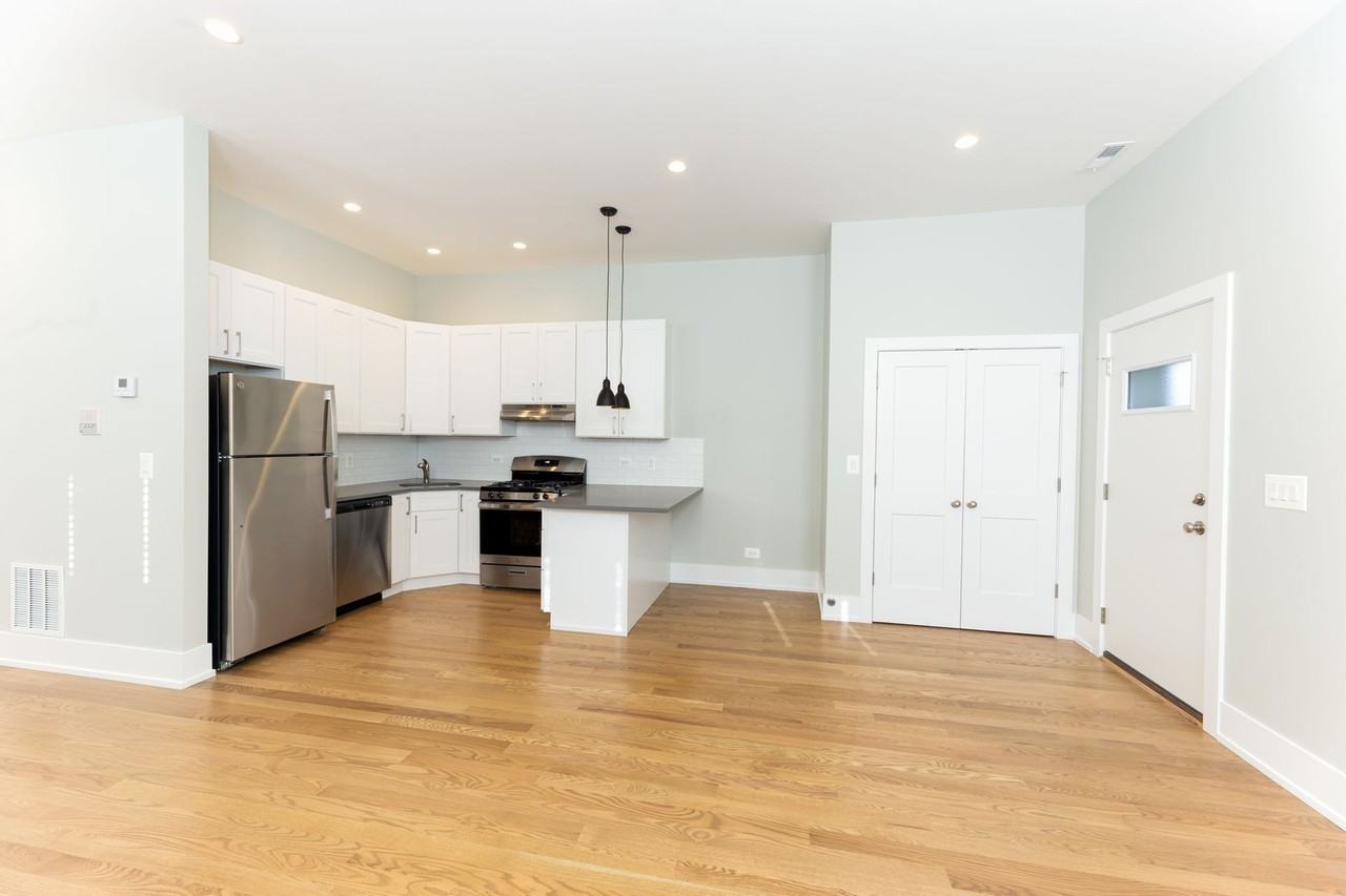 2047-49 N. Hoyne / 2057 W. Dickens - Photo 5 of 8