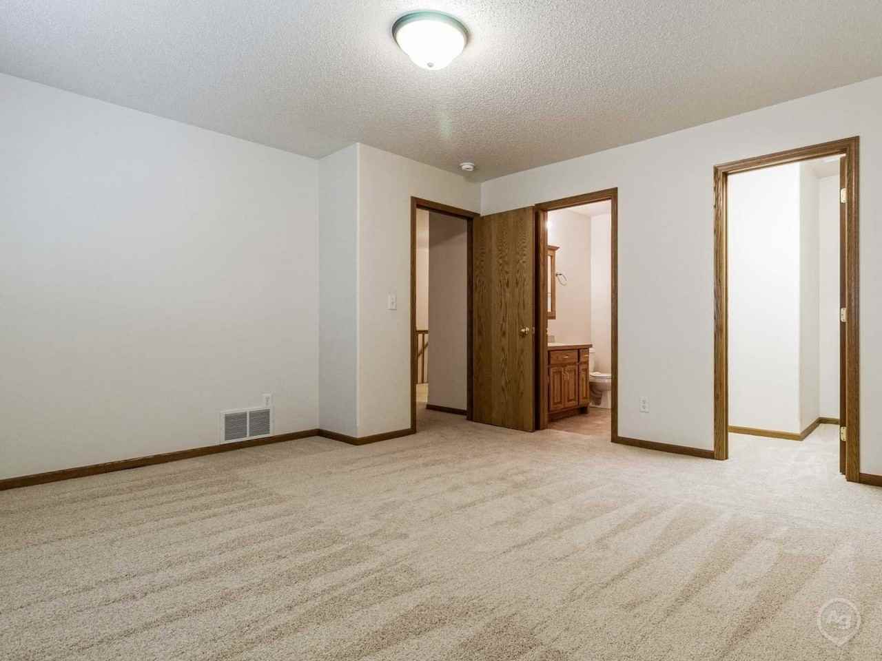 Mistwood Townhomes - 3015 - Photo 3 of 4