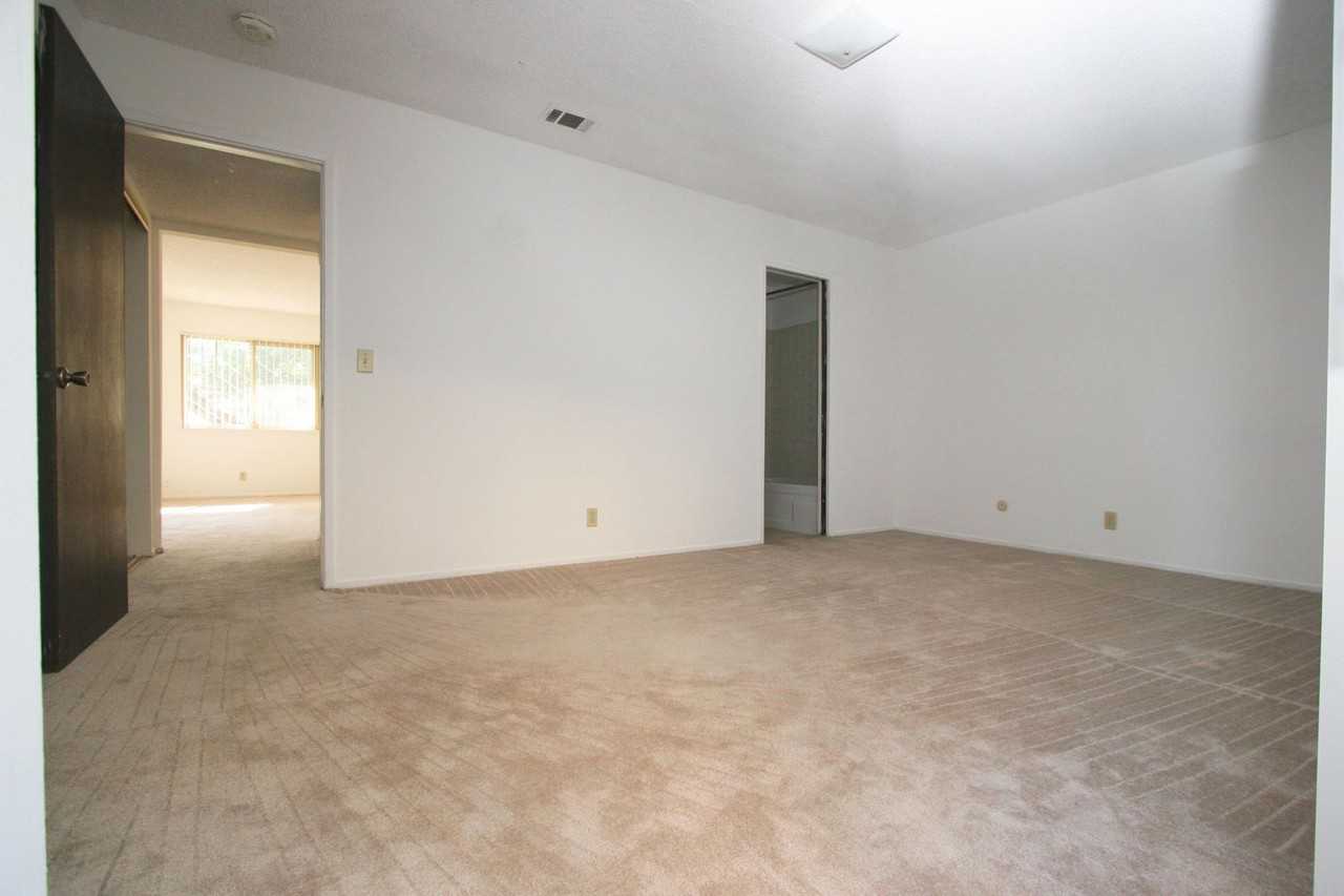 Cascade Davis LLC - Photo 6 of 38