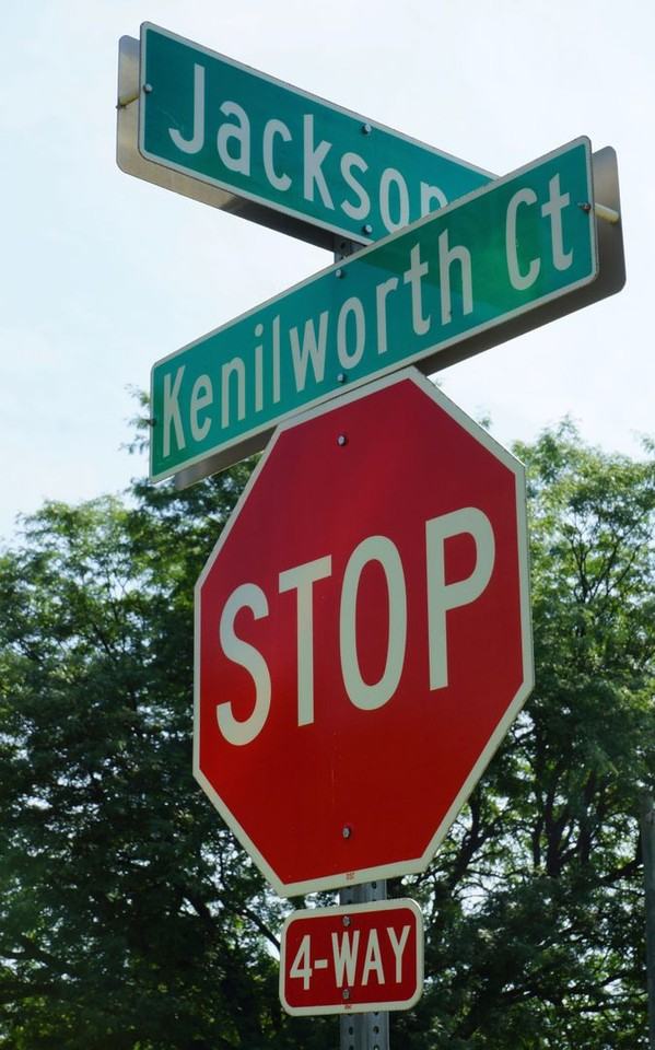 1600 Kenilworth Apartments - Photo 6 of 21