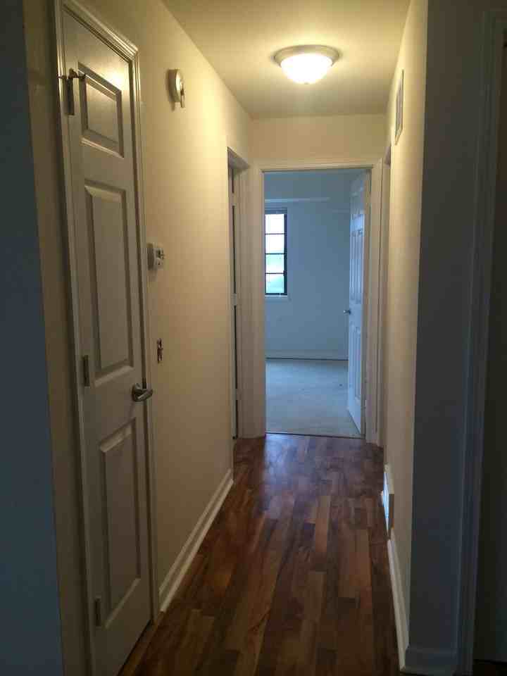 1600 Kenilworth Apartments - Photo 4 of 21