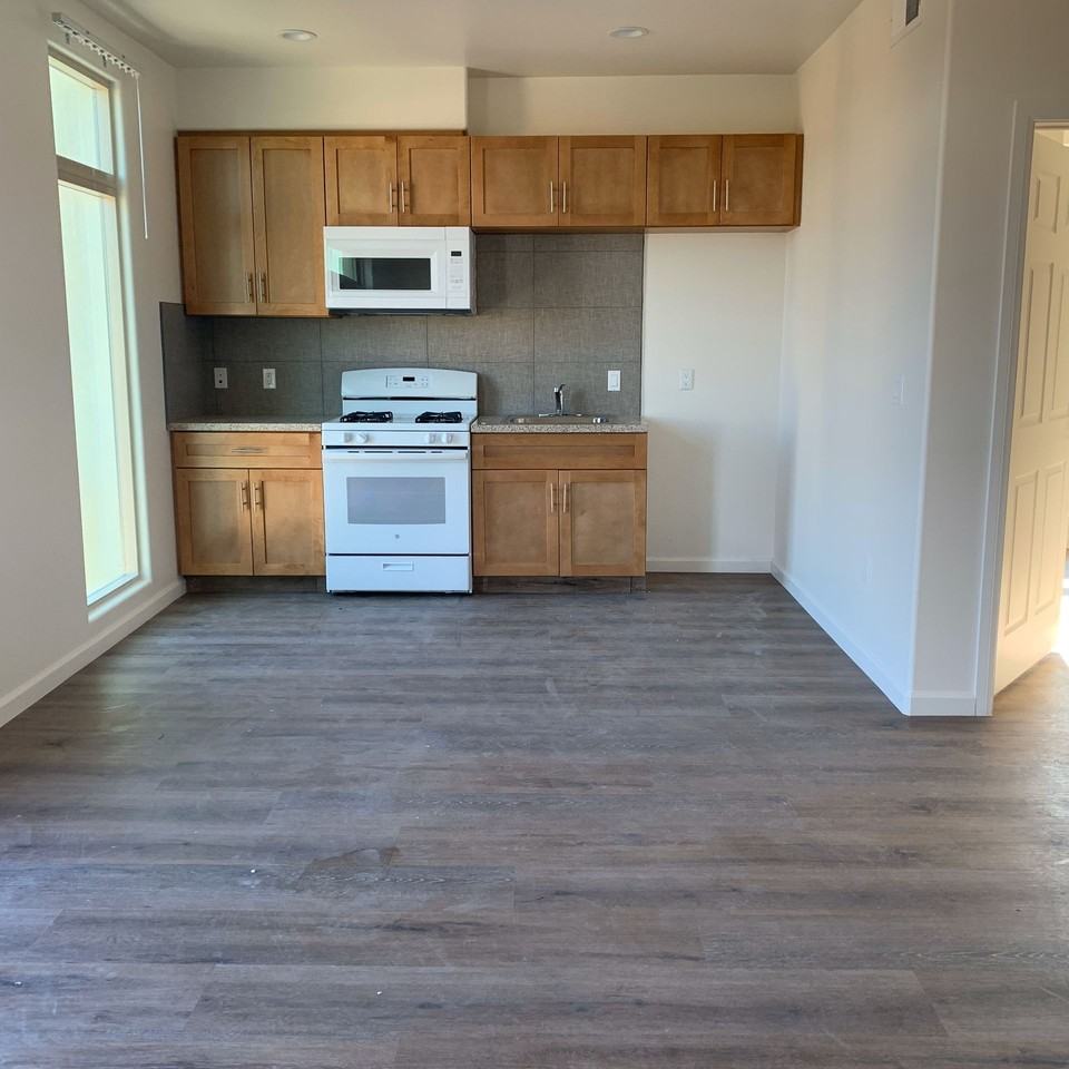 Crenshaw Village Luxury Apartments - Photo 2 of 9