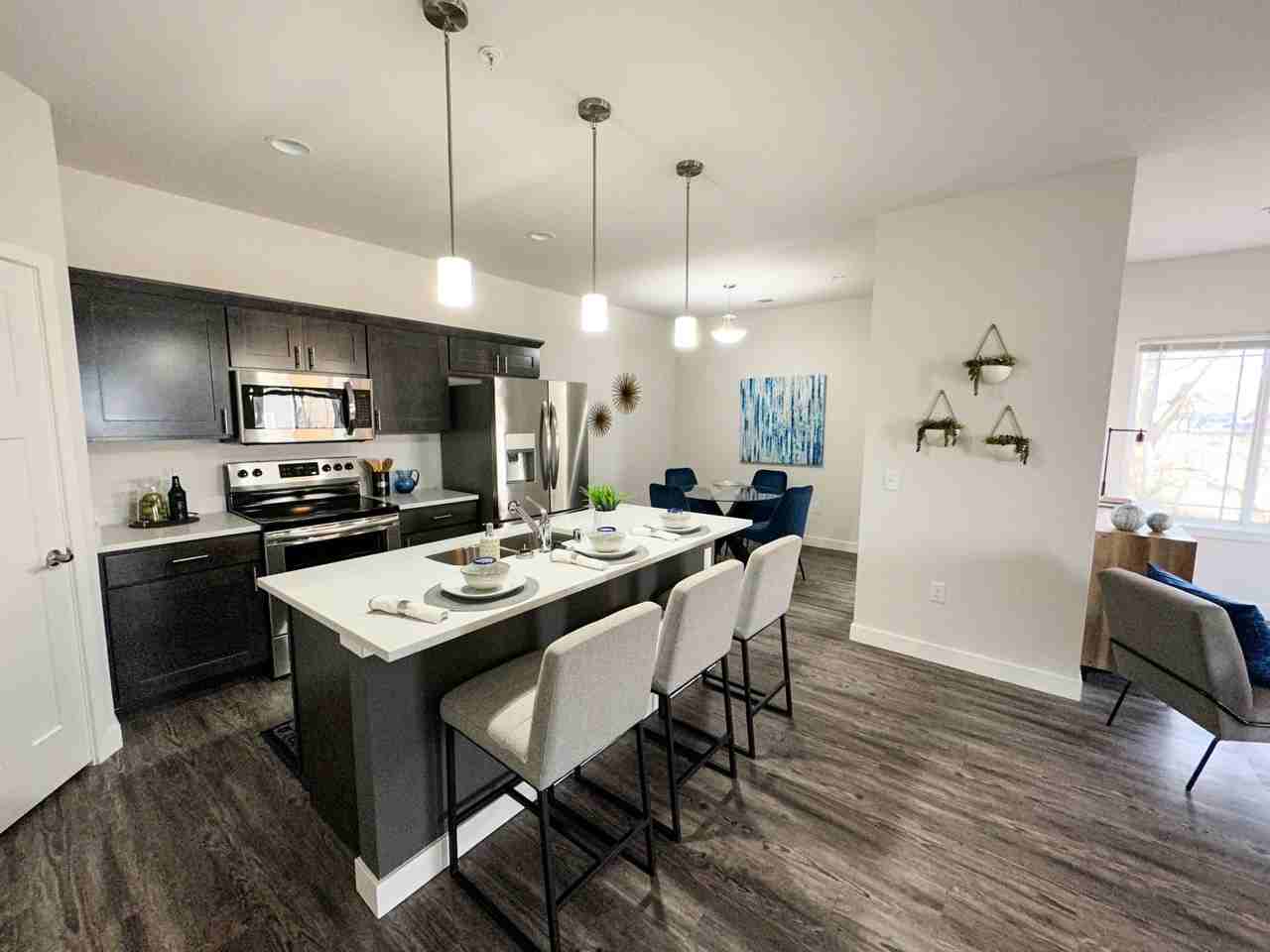 1331 N Windsor Ave - Photo 6 of 49