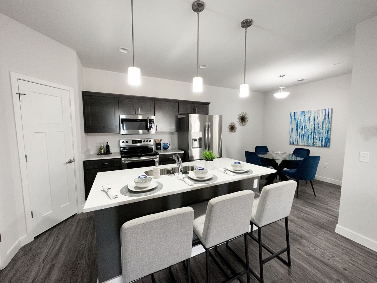 1331 N Windsor Ave - Photo 7 of 49