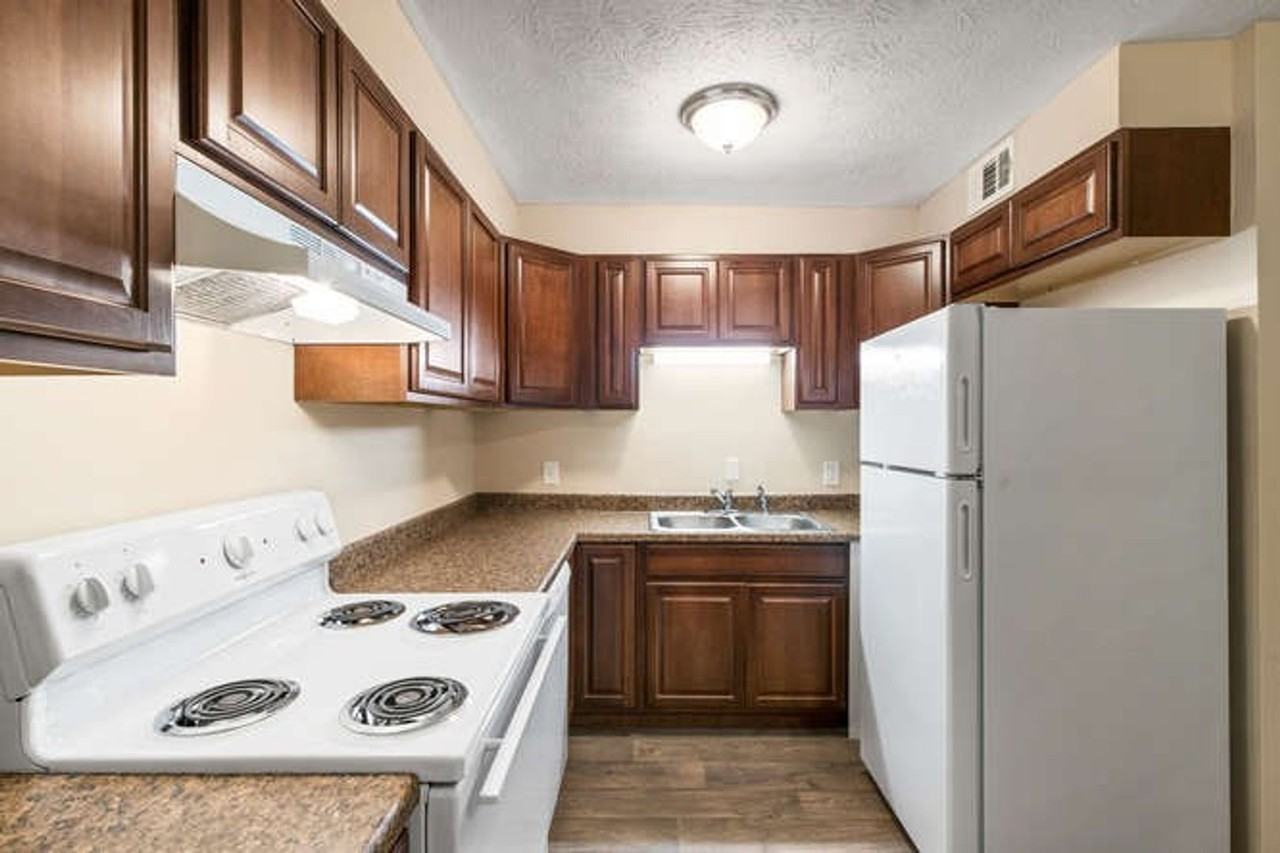 Oxford Village Townhomes - Photo 6 of 15