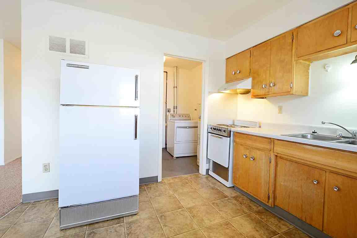 Maple Street 2 Bedroom Apartment with Laundry Hook - Photo 2 of 14