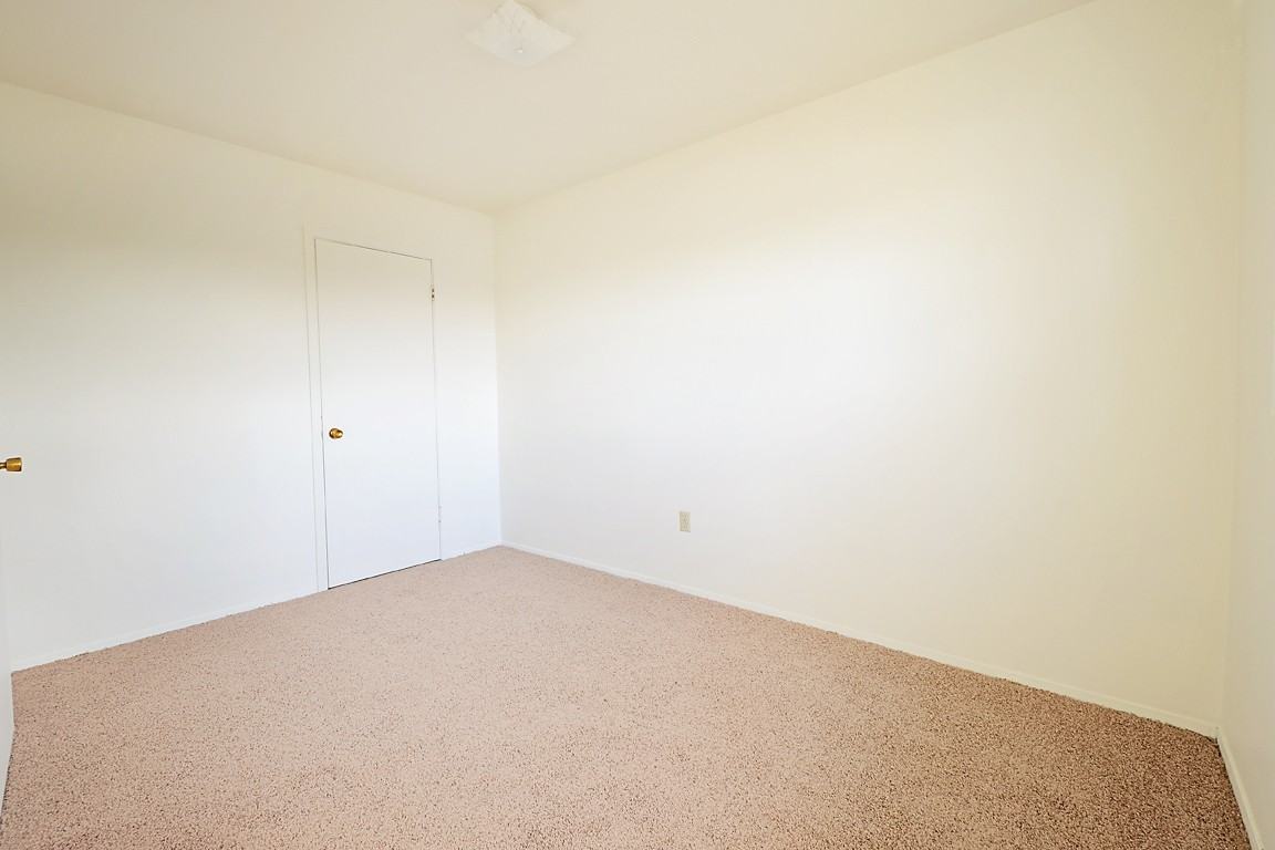 Maple Street 2 Bedroom Apartment with Laundry Hook - Photo 7 of 14