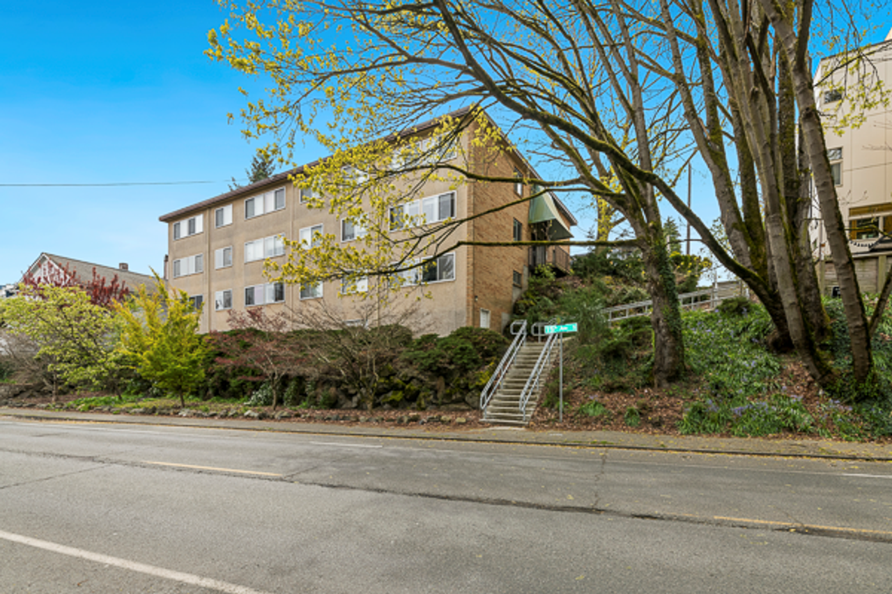 Charlemagne Apartments - Photo 2 of 3