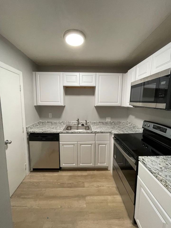 1045 River St #17 - Photo 4 of 19