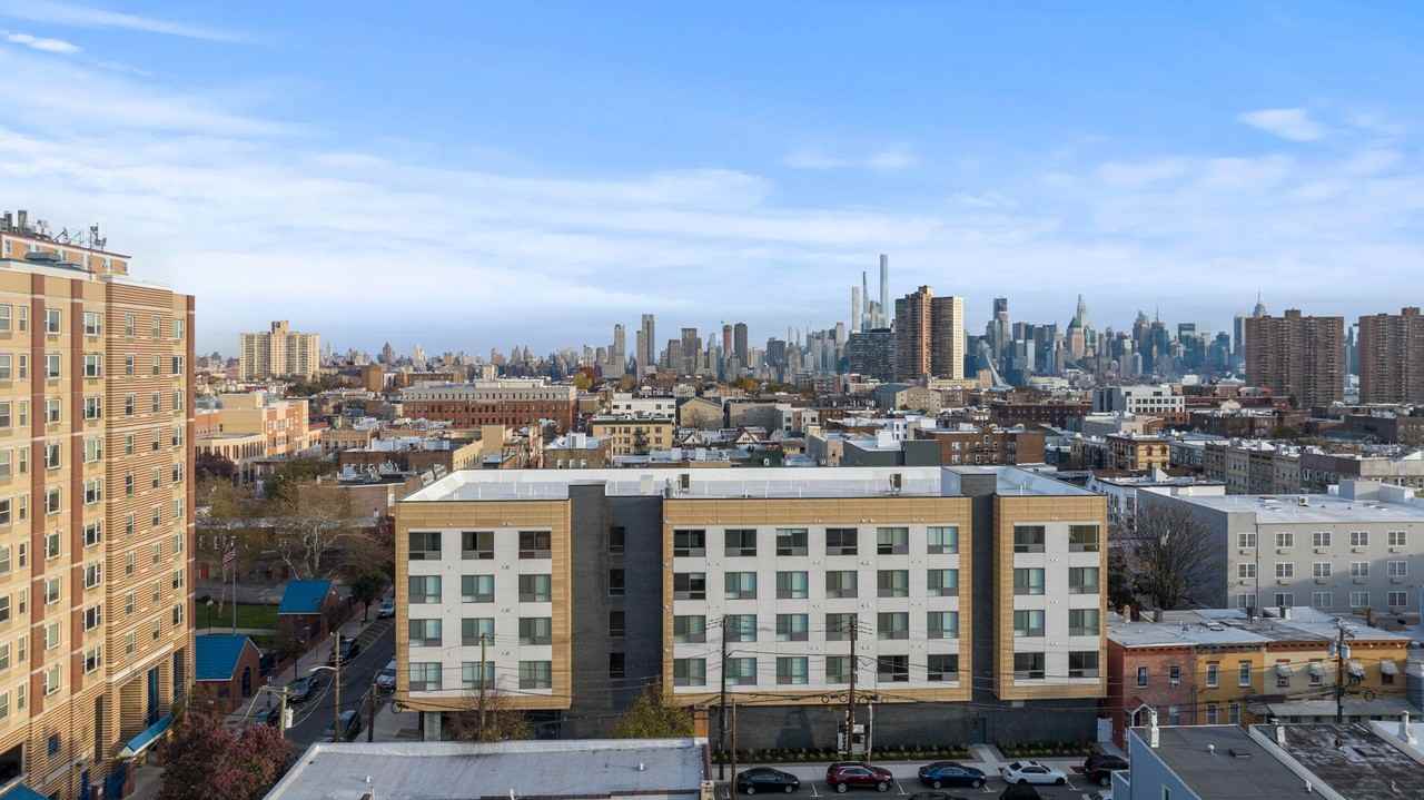 The Harrison - Photo 2 of 4