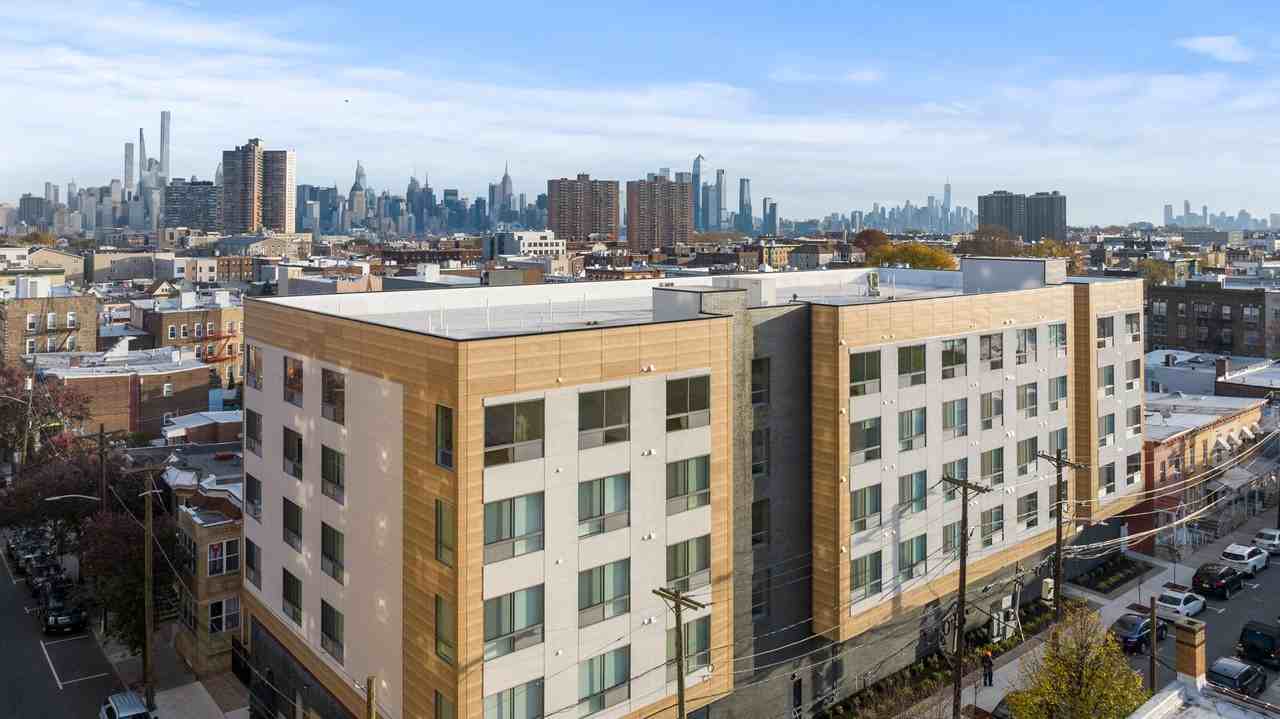 The Harrison - Photo 3 of 4