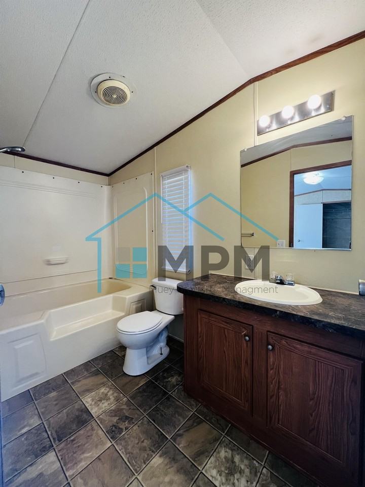 303 Bryan St #1 - Photo 6 of 11