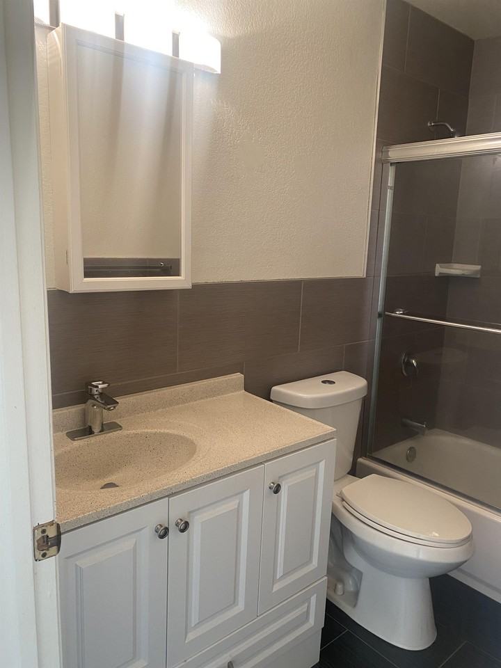 488 S Gilbert St #488D - Photo 7 of 22
