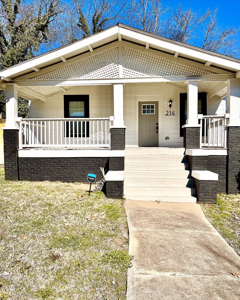 214 Adair Ave Se - Photo 2 of 6