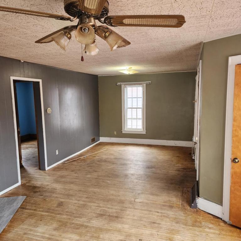 209 N Pearl St - Photo 2 of 12