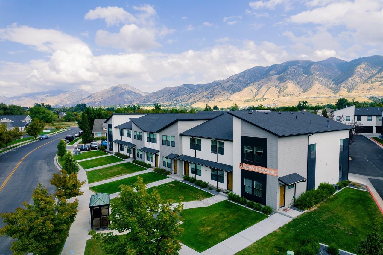 220 N Spring Creek Pkwy #17