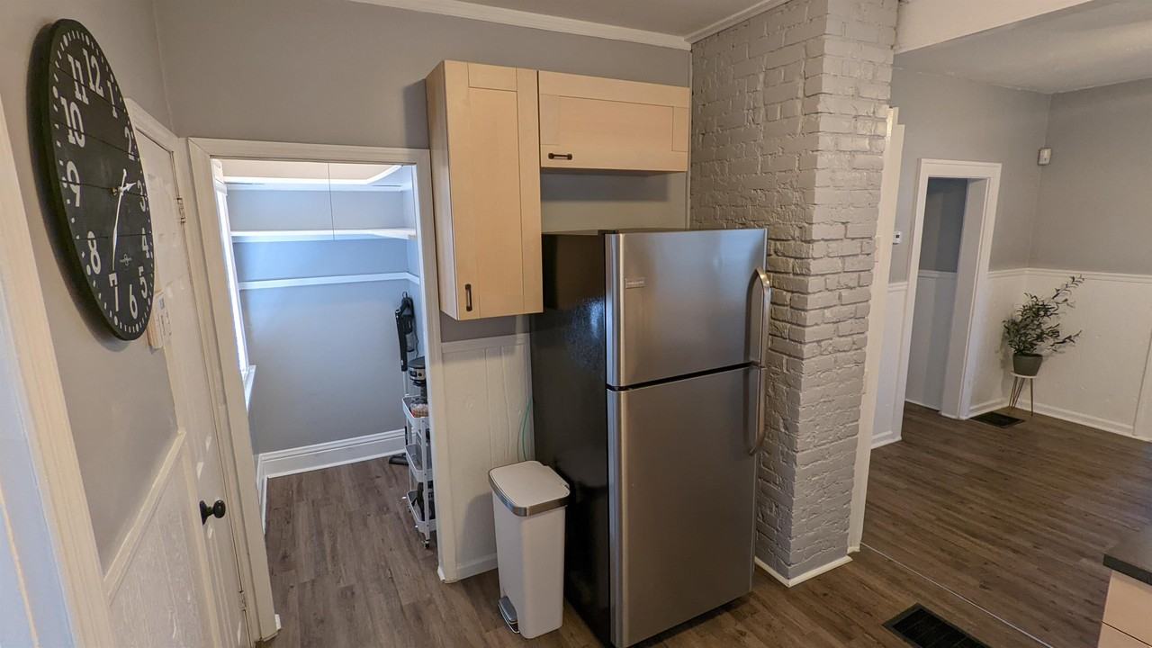 5747 Bridgetown Rd - Photo 2 of 21