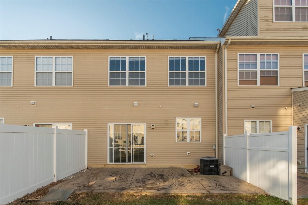 935 Lansdowne Rd #1 - Photo 3 of 15