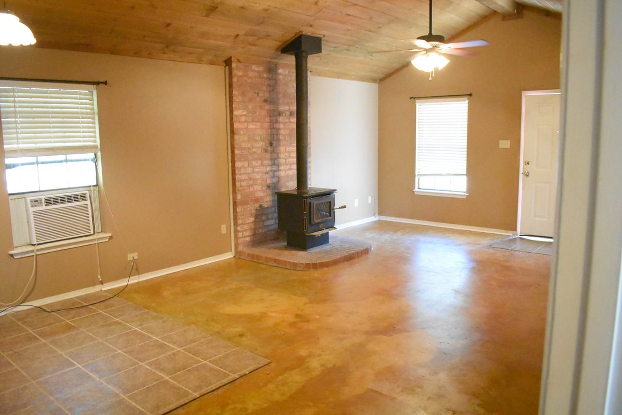 1512 Hillview Dr - Photo 3 of 25