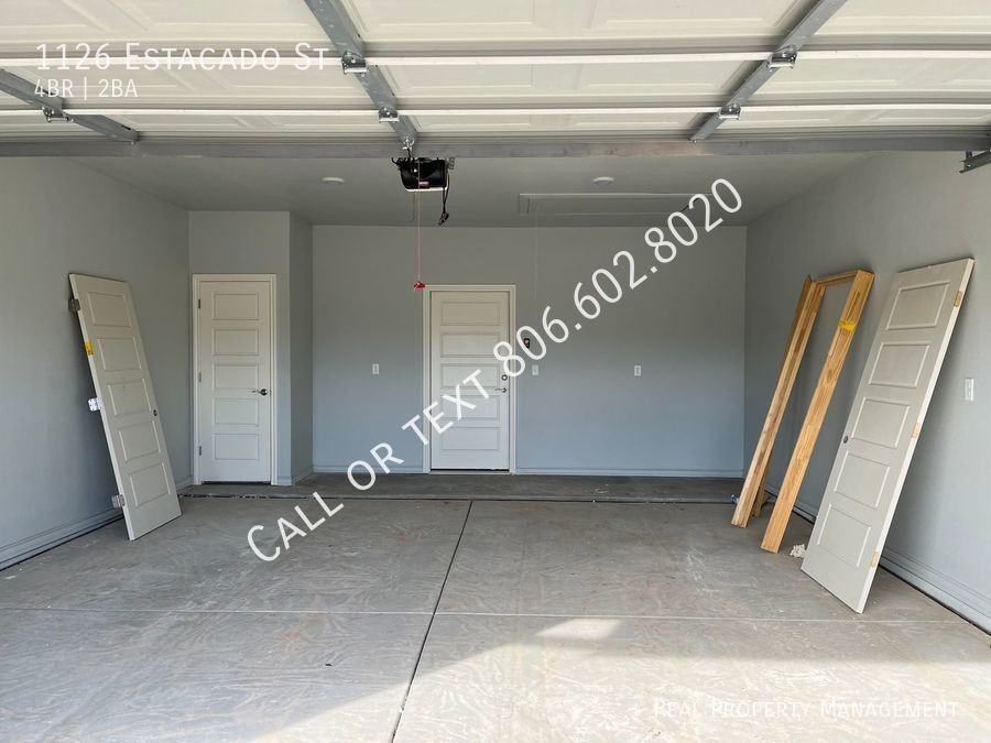 1126 Estacado St - Photo 2 of 12