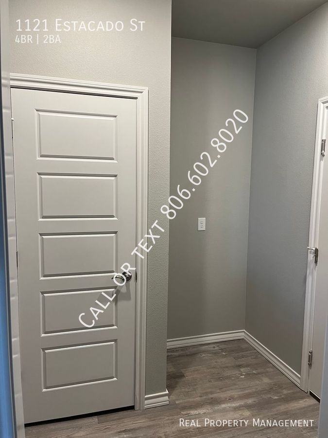 1121 Estacado St - Photo 3 of 20