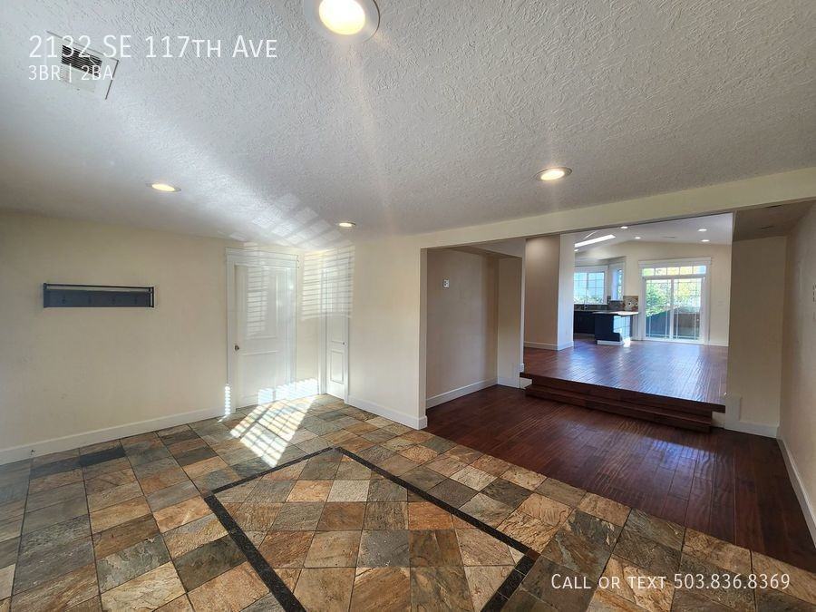 2132 Se 117th Ave - Photo 2 of 18