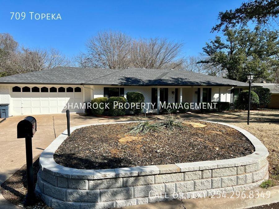 709 Topeka Dr - Photo 3 of 21