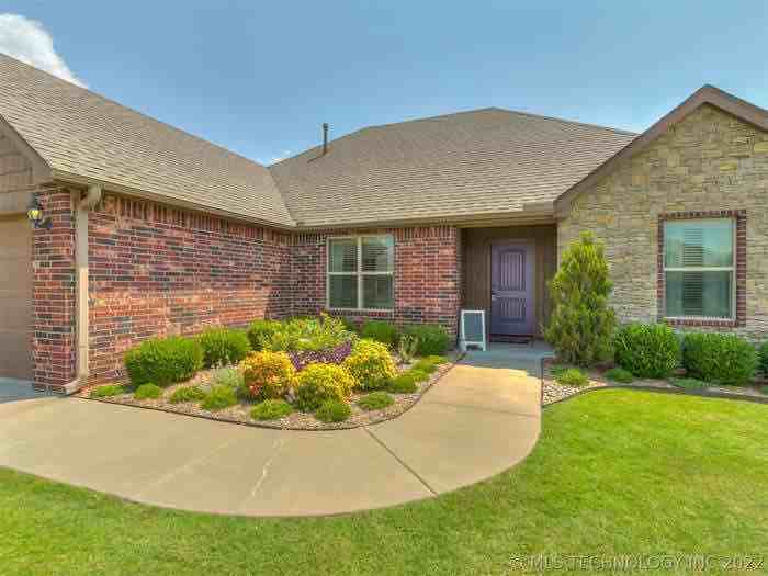 18310 E 48th Pl - Photo 2 of 14